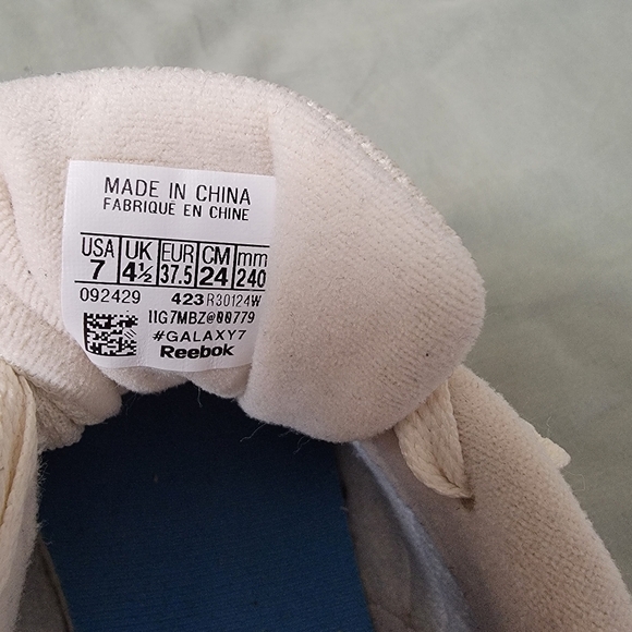 Shoes - Picture 3 of 4